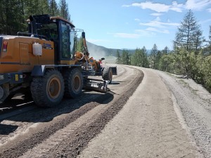 В Усть-Канском районе Республики Алтай ремонтируют дорогу через перевал Чакыр